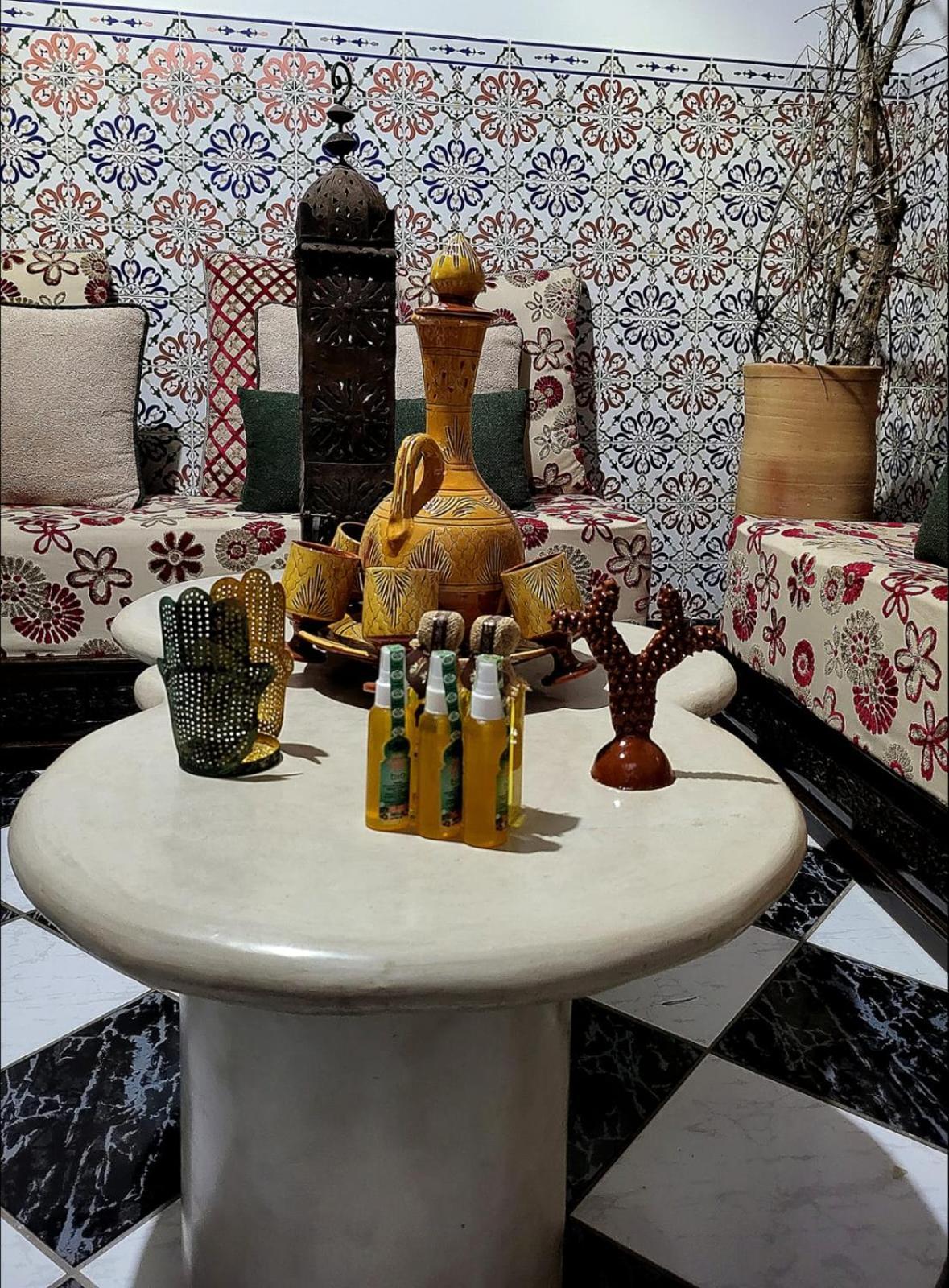 Riad Traditionnel De Charme 3 Chambres Marrakesh Exterior photo